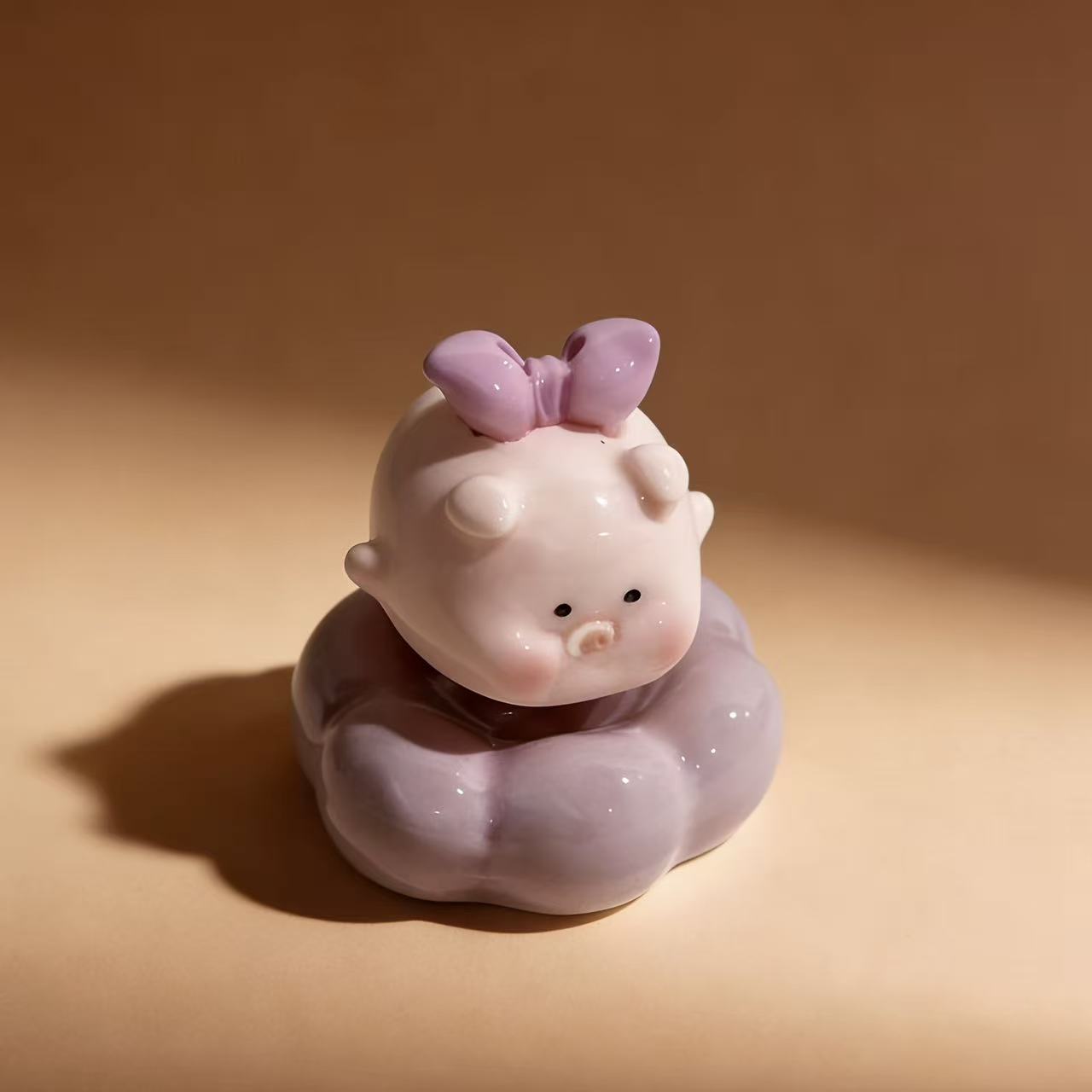 Spinning Piggy Figurine - Ceramic Desk Decor