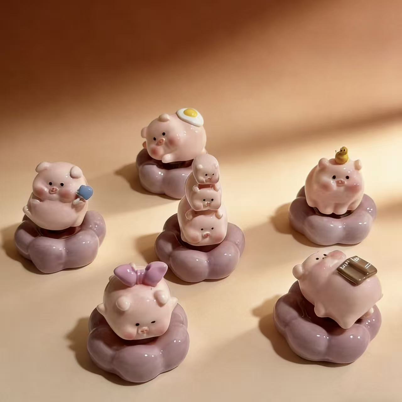 Spinning Piggy Figurine - Ceramic Desk Decor